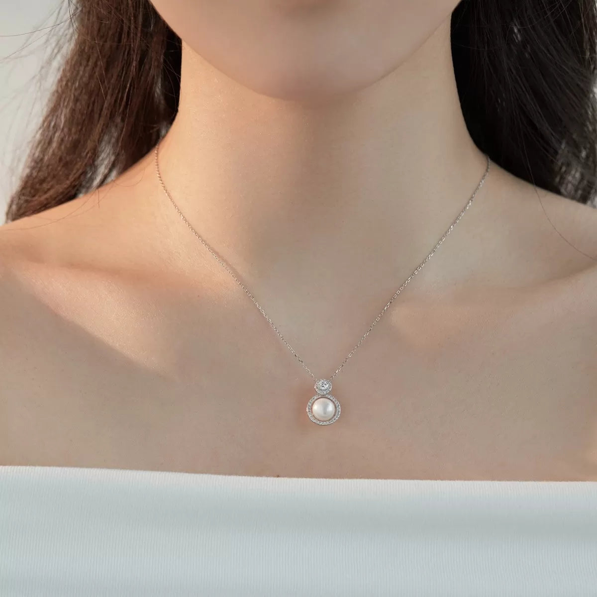 Radiant Pearl Elegance Necklace
